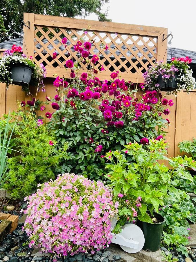 Garden Home In Victoria -Beautiful Home In Victoria Extérieur photo
