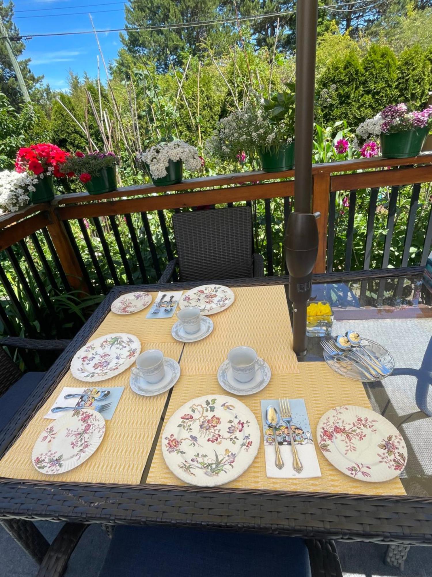 Garden Home In Victoria -Beautiful Home In Victoria Extérieur photo