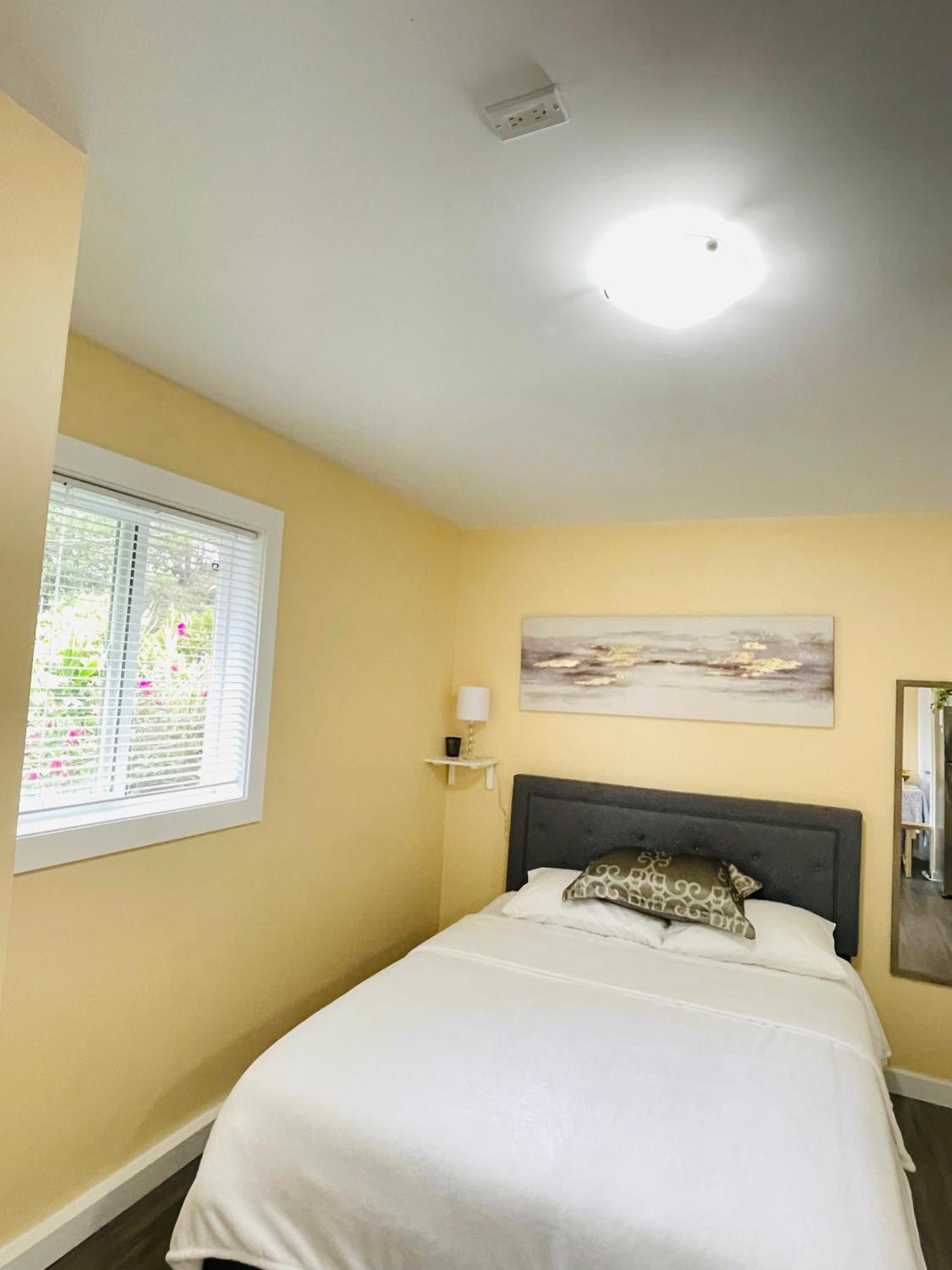 Garden Home In Victoria -Beautiful Home In Victoria Extérieur photo